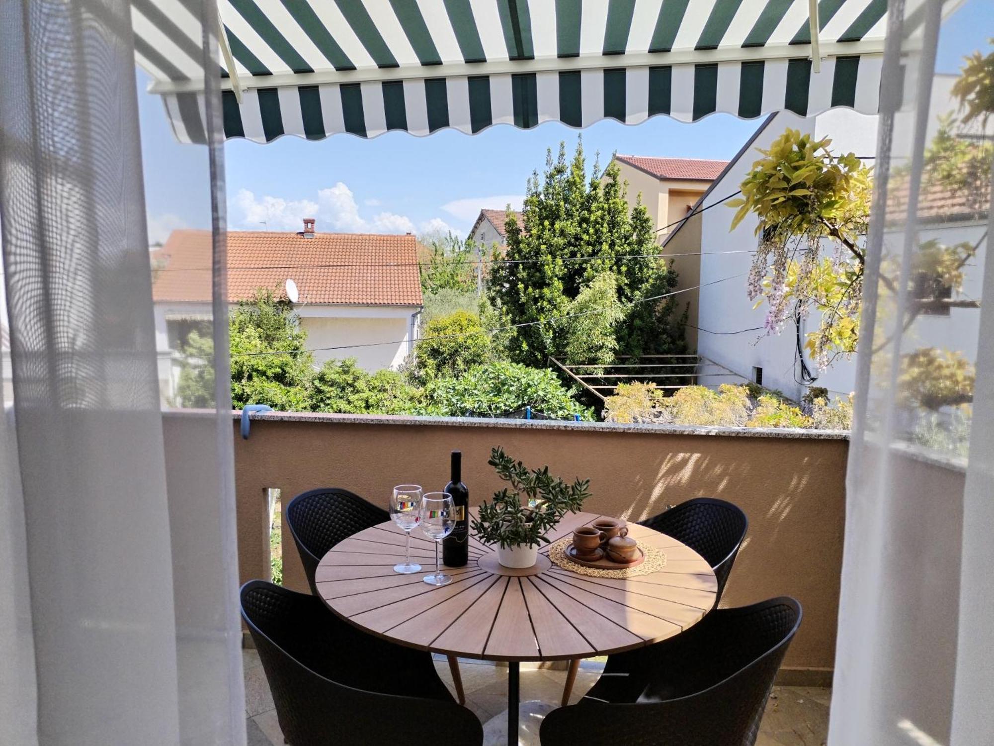 Family Apartment B&B Biograd Na Moru Ngoại thất bức ảnh